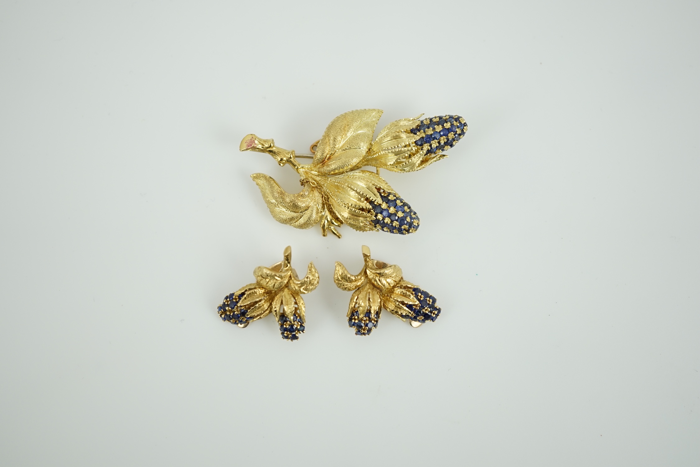 A 20th century Italian 18k gold and sapphire cluster set foliate brooch, 53mm, together with a pair of similar unmarked ear clips